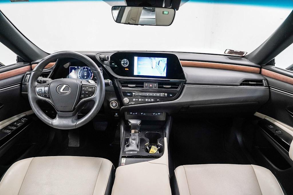 Thumbnail: 2024 Lexus ES - 2