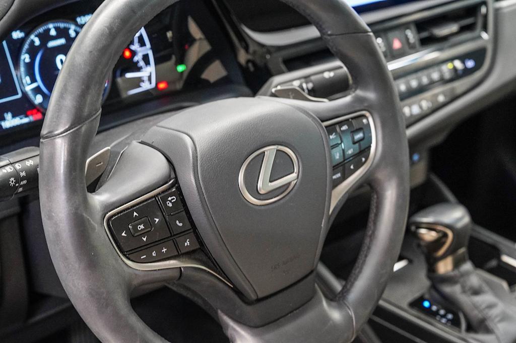 Thumbnail: 2024 Lexus ES - 13