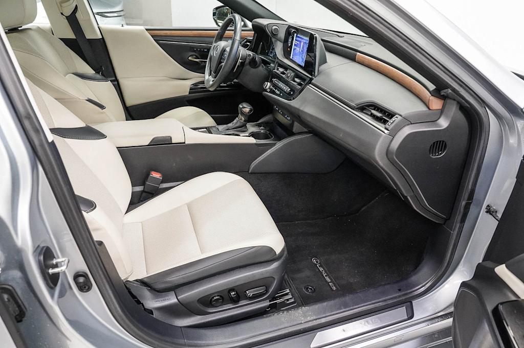 Thumbnail: 2024 Lexus ES - 9