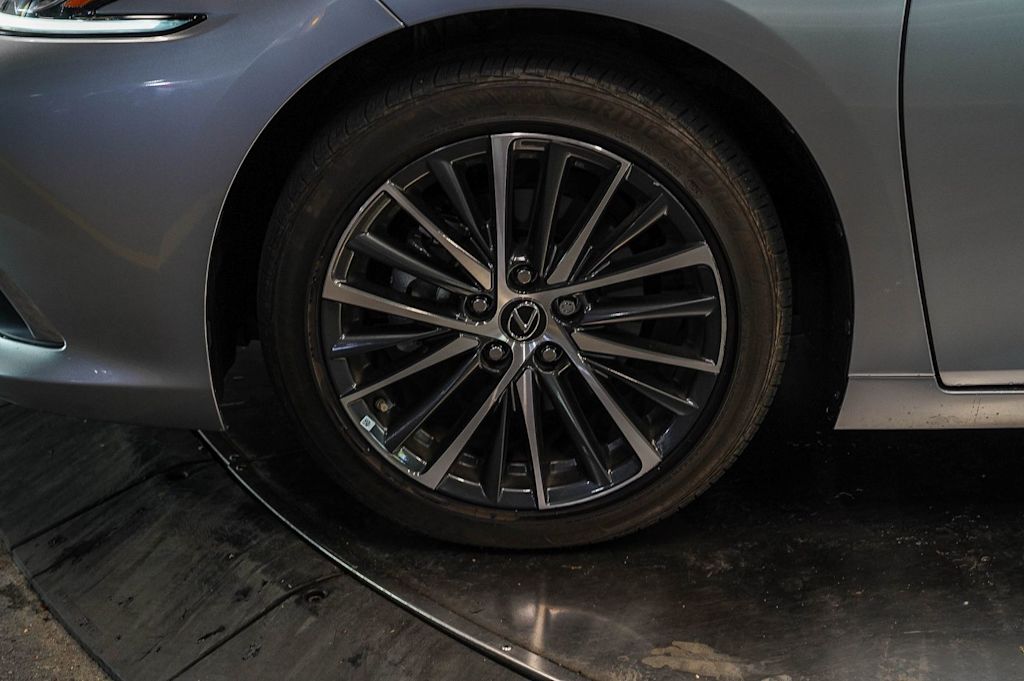 Thumbnail: 2024 Lexus ES - 6