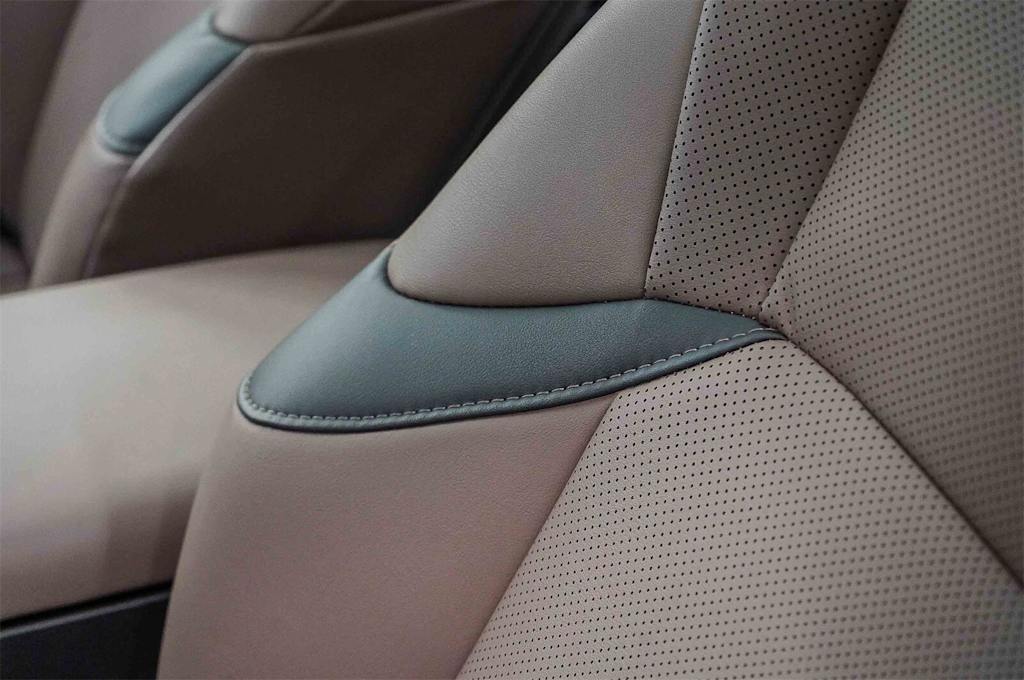 Thumbnail: 2024 Lexus ES - 11