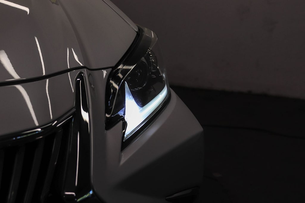 Thumbnail: 2021 Lexus ES - 13