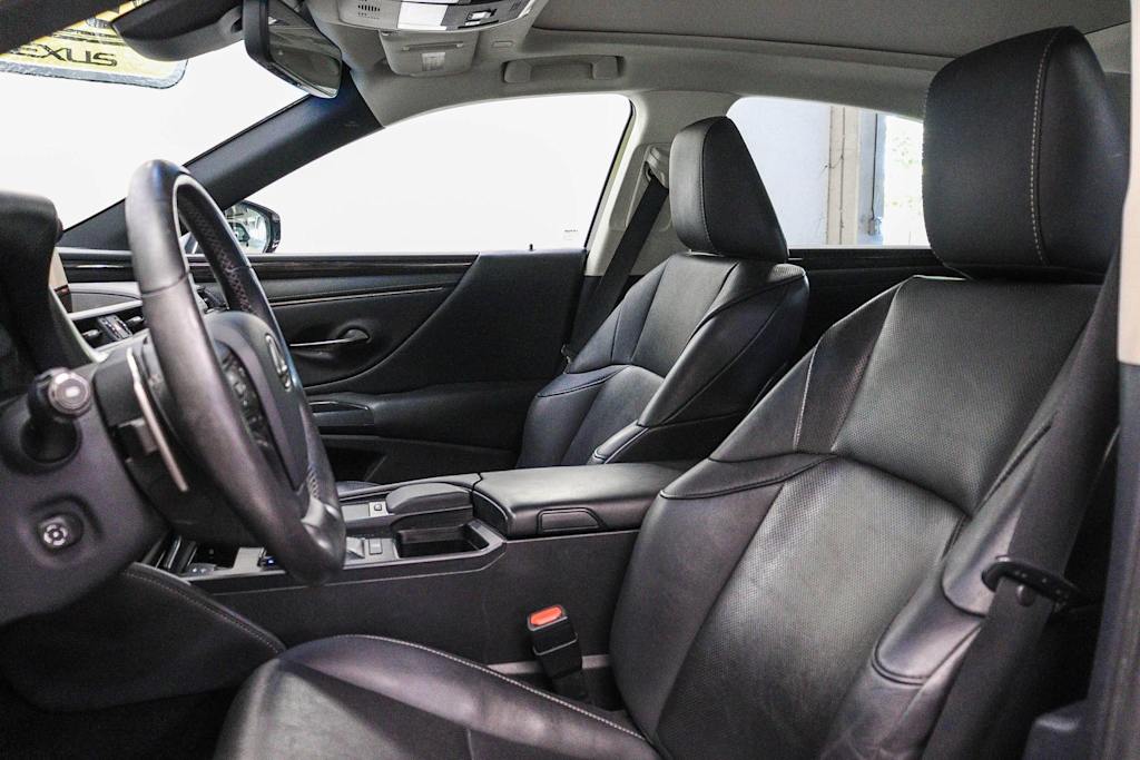Thumbnail: 2021 Lexus ES - 10