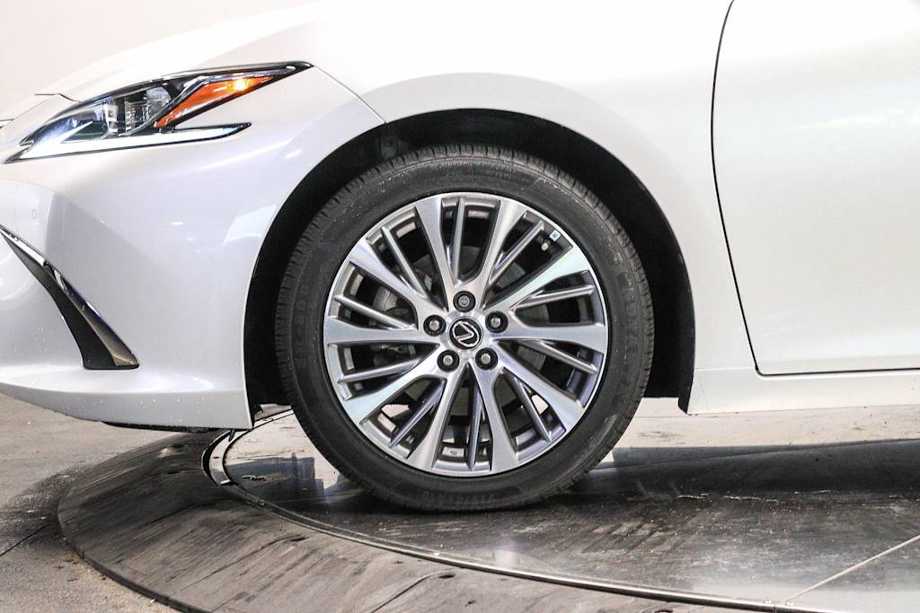 Thumbnail: 2021 Lexus ES - 6