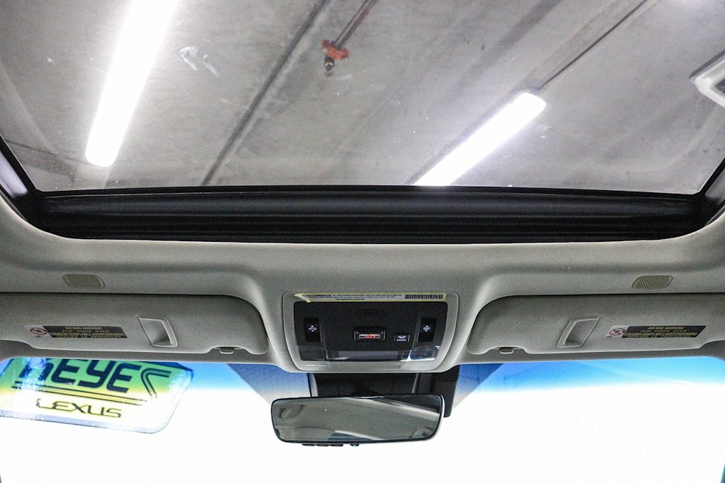 Thumbnail: 2021 Lexus ES - 20