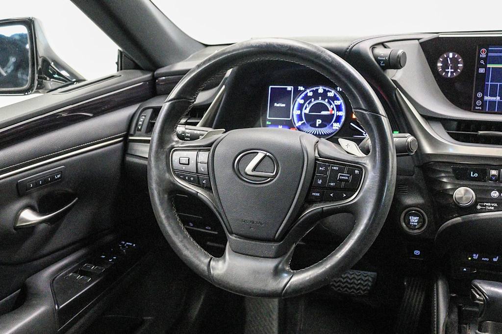 Thumbnail: 2021 Lexus ES - 8