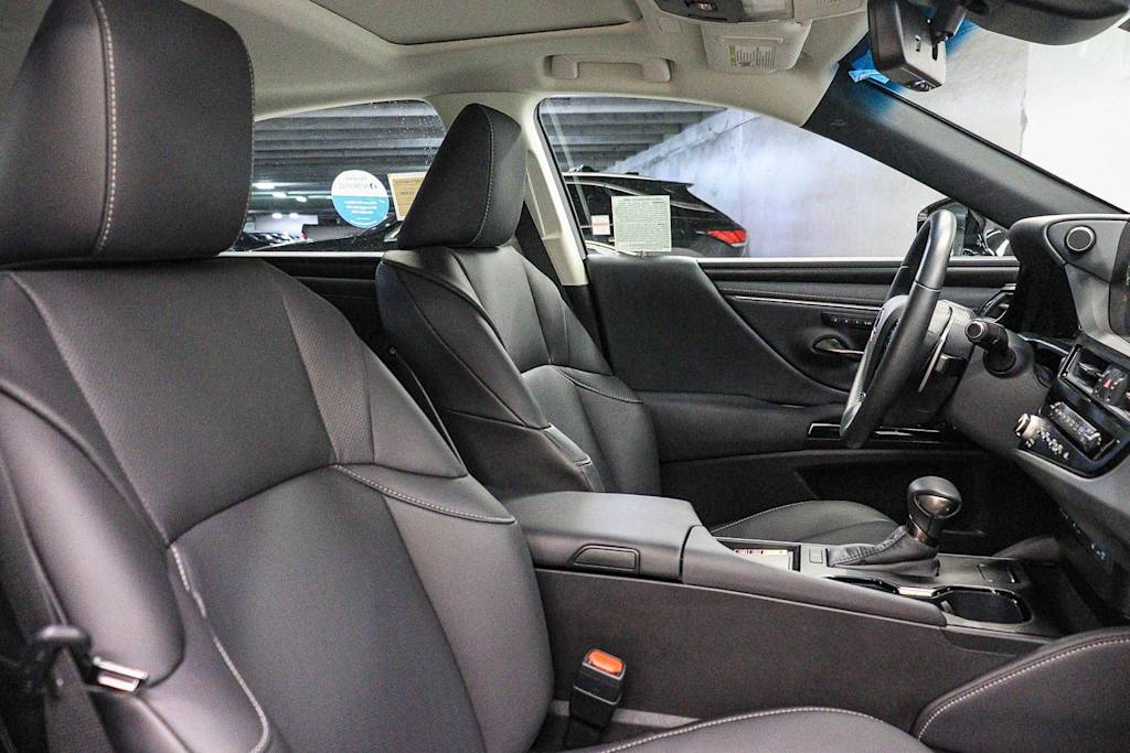 Thumbnail: 2025 Lexus ES - 9