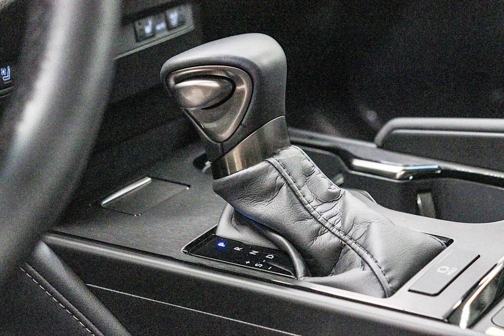 Thumbnail: 2025 Lexus ES - 13
