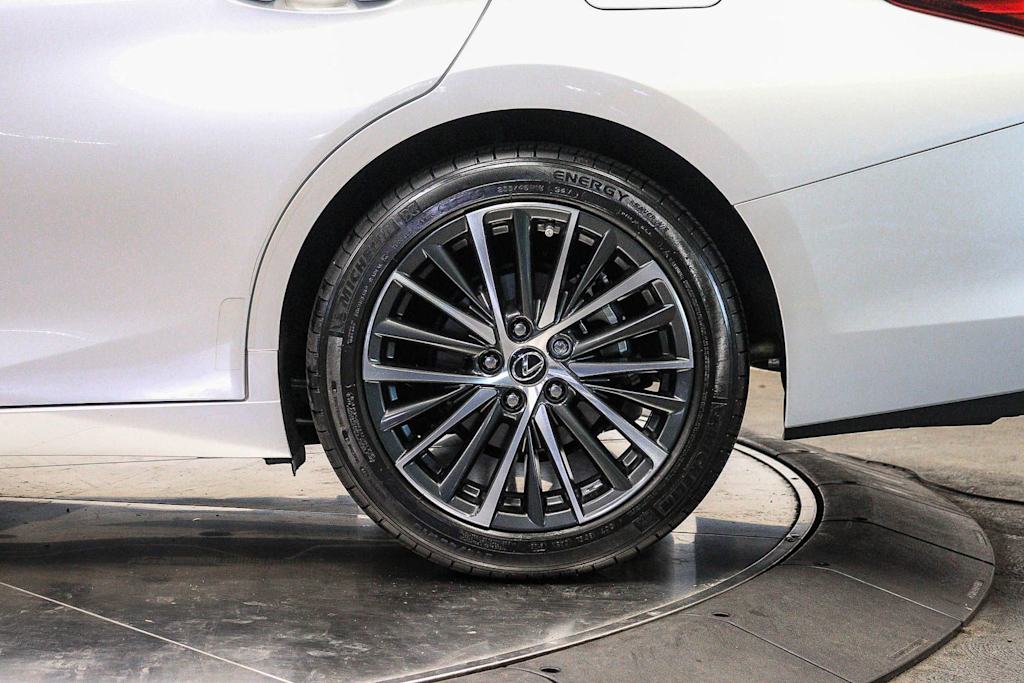 Thumbnail: 2025 Lexus ES - 21