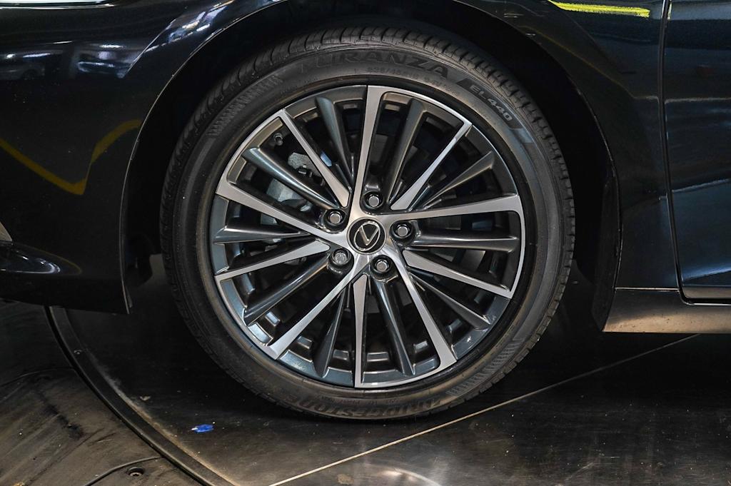 Thumbnail: 2024 Lexus ES - 7
