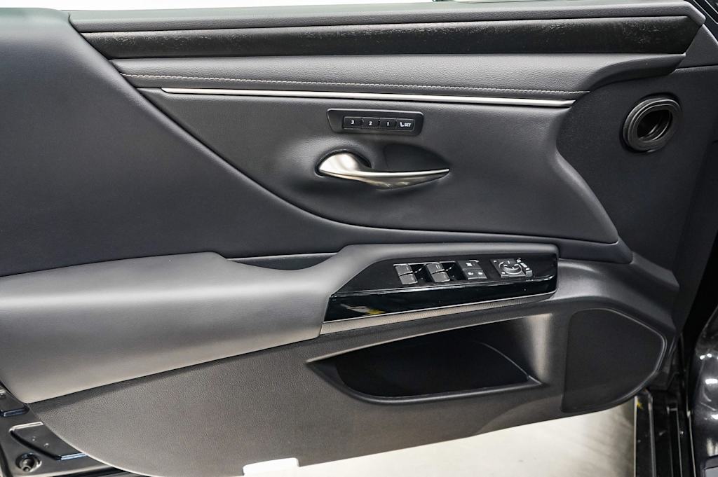 Thumbnail: 2024 Lexus ES - 26