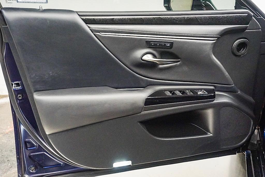 Thumbnail: 2025 Lexus ES - 25