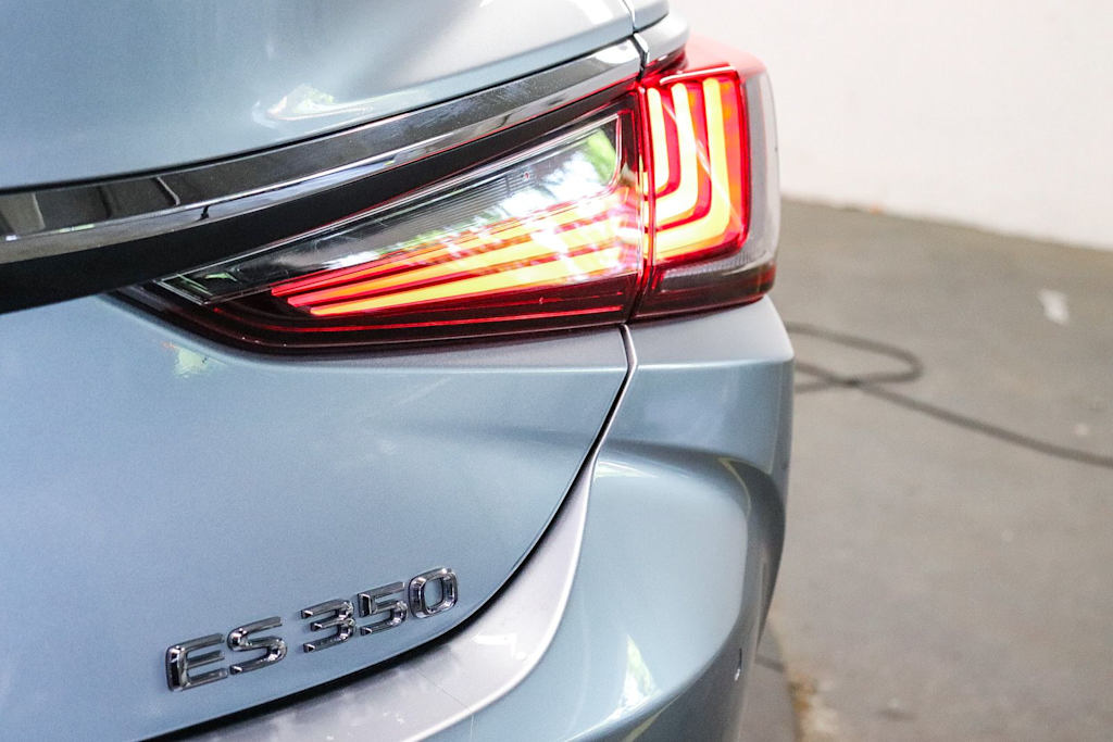 Thumbnail: 2023 Lexus ES - 24