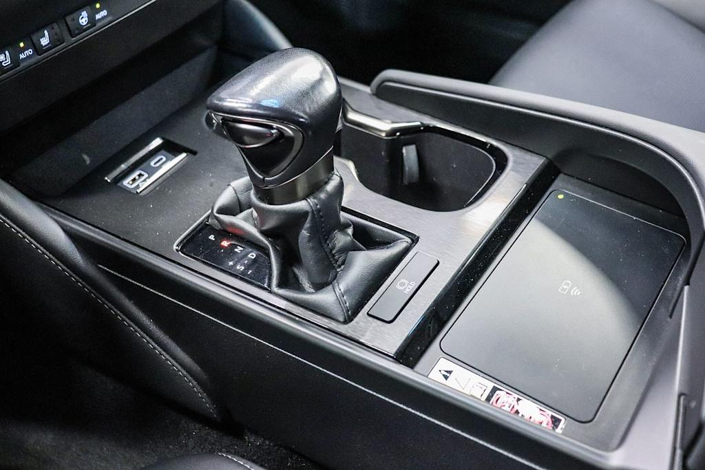 Thumbnail: 2023 Lexus ES - 28