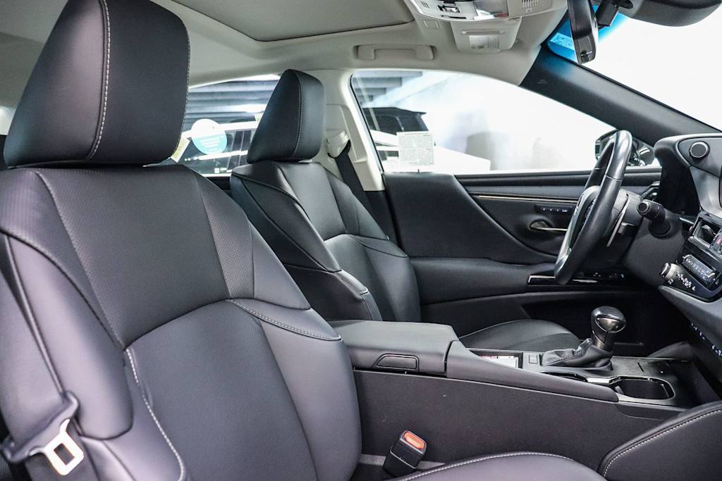 Thumbnail: 2023 Lexus ES - 8