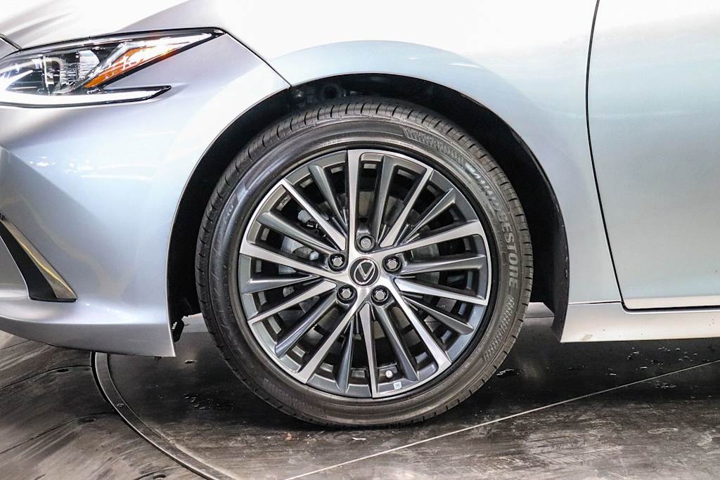 Thumbnail: 2023 Lexus ES - 5