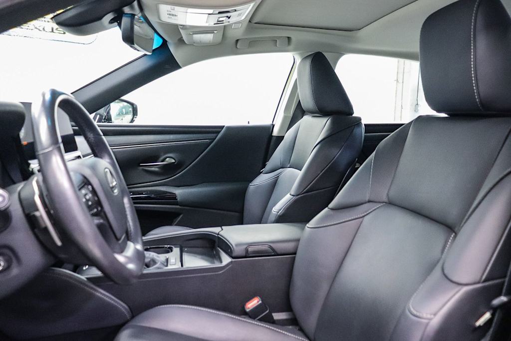Thumbnail: 2023 Lexus ES - 9