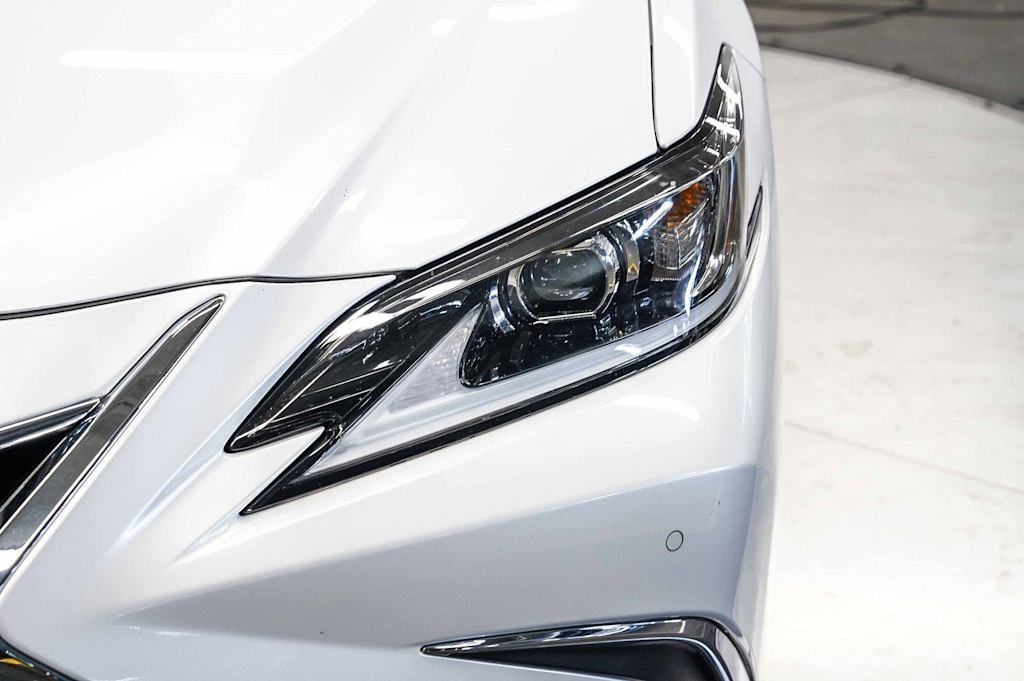 Thumbnail: 2023 Lexus ES - 20