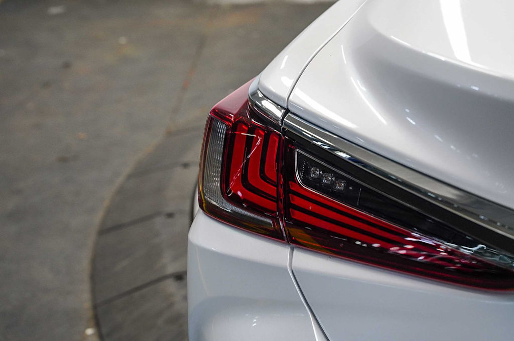 Thumbnail: 2023 Lexus ES - 22