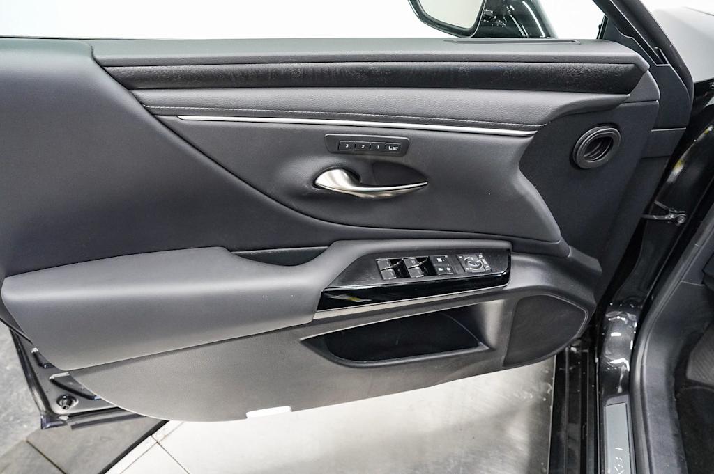 Thumbnail: 2024 Lexus ES - 26