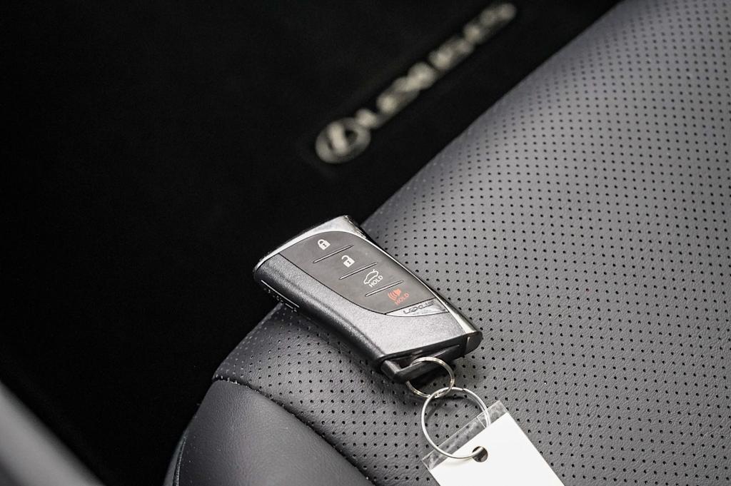 Thumbnail: 2024 Lexus ES - 18