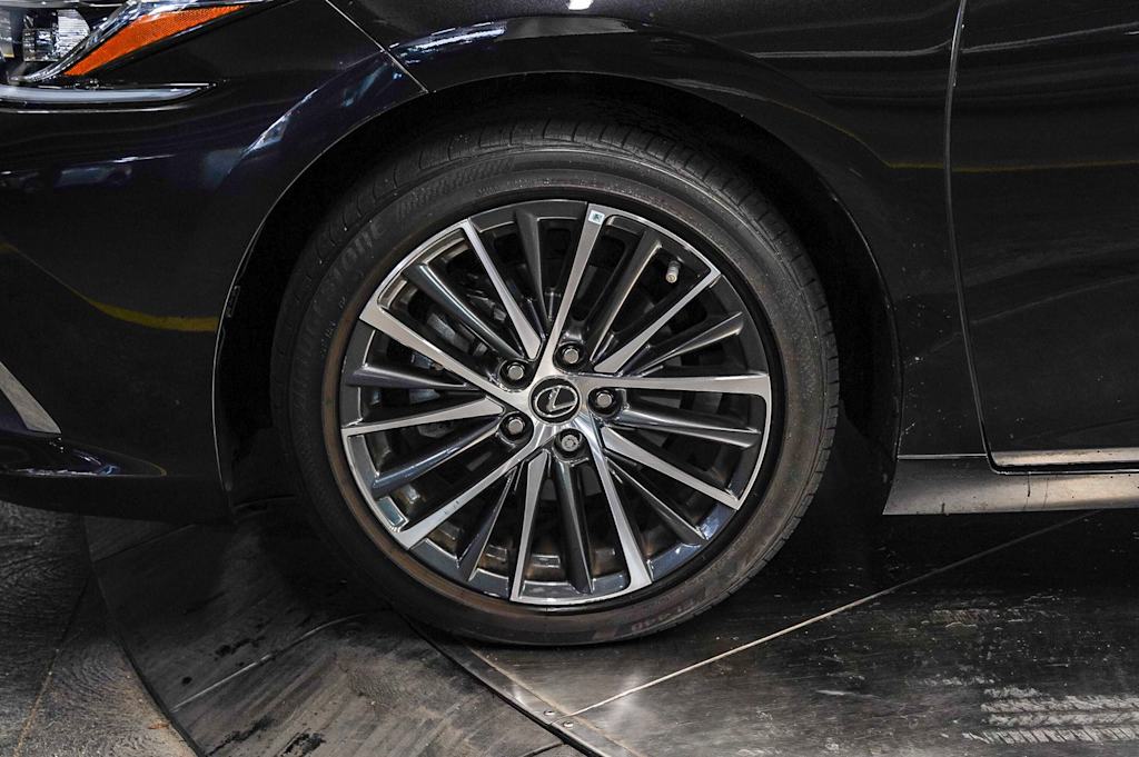 Thumbnail: 2024 Lexus ES - 7