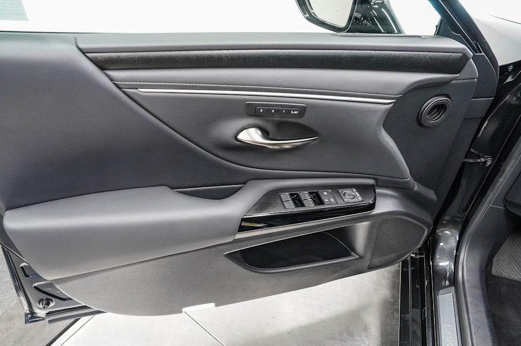 Thumbnail: 2024 Lexus ES - 26