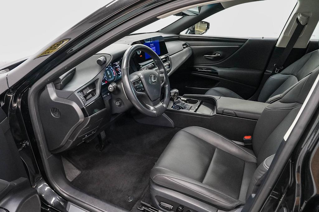 Thumbnail: 2024 Lexus ES - 10