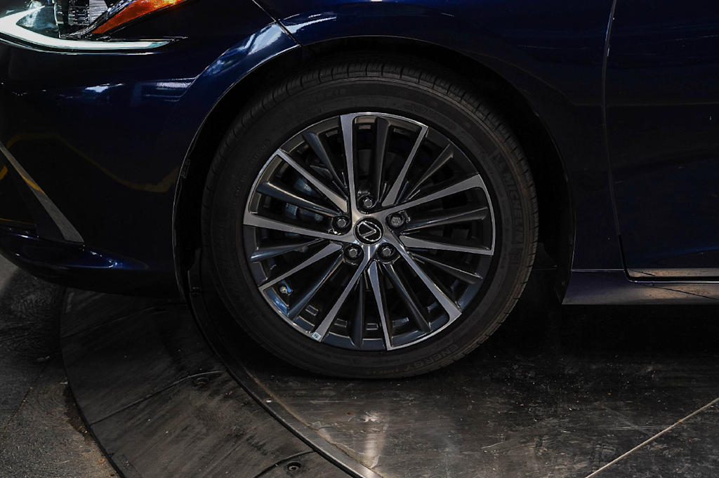 Thumbnail: 2024 Lexus ES - 7