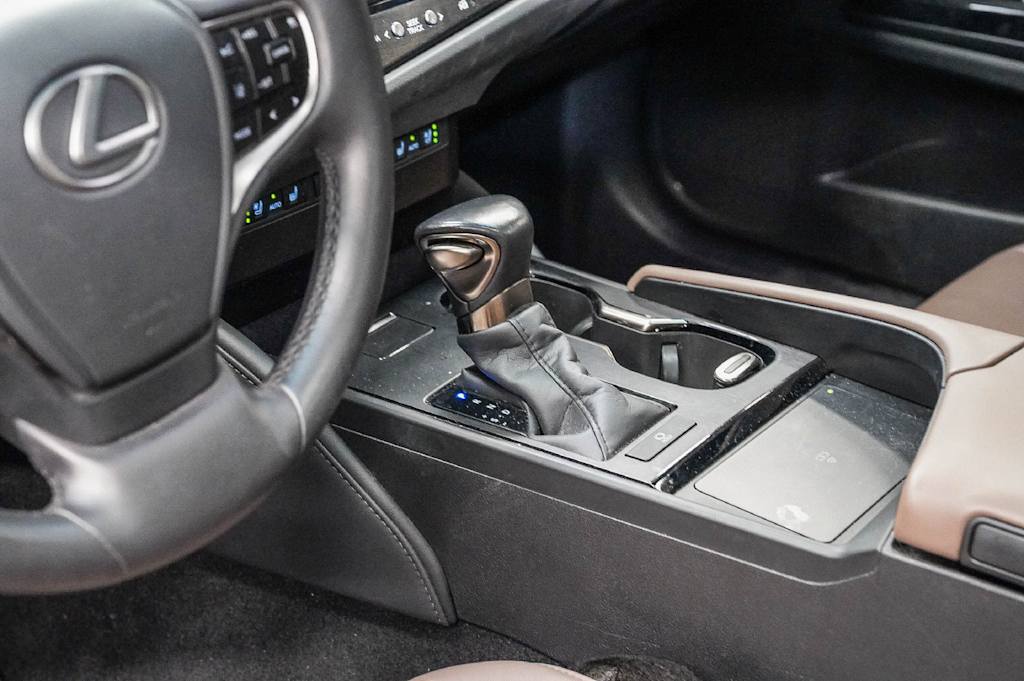 Thumbnail: 2024 Lexus ES - 16