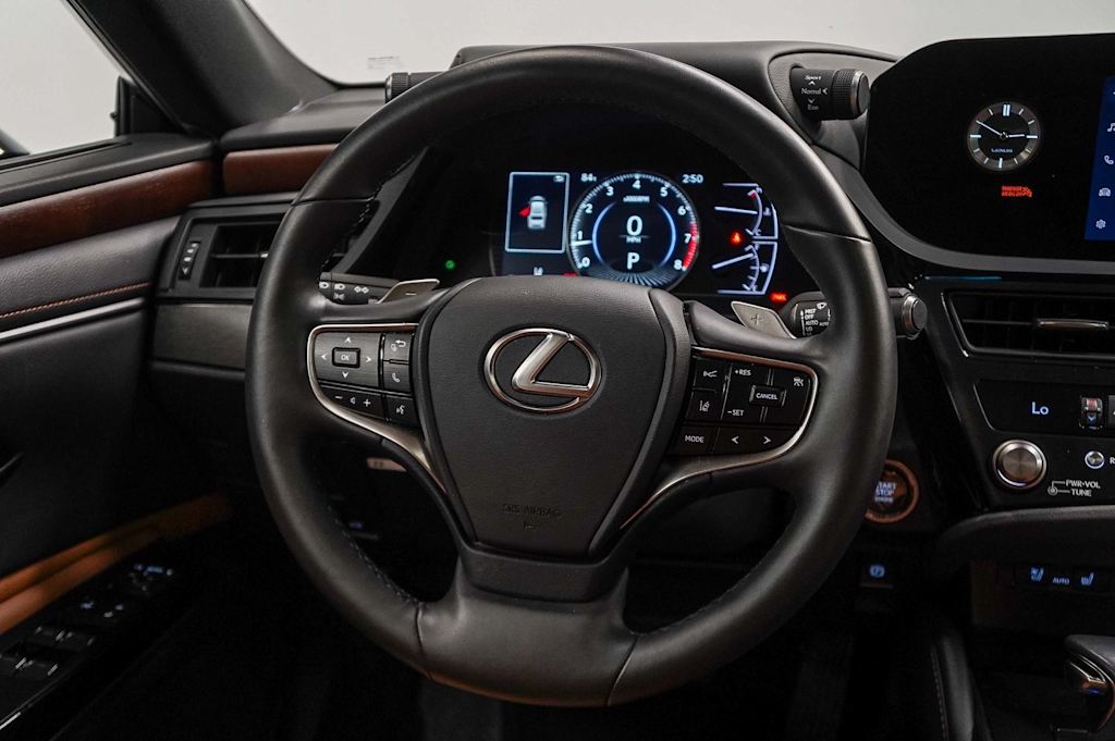 Thumbnail: 2025 Lexus ES - 8
