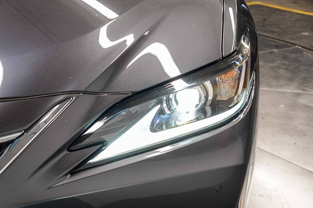 Thumbnail: 2025 Lexus ES - 17