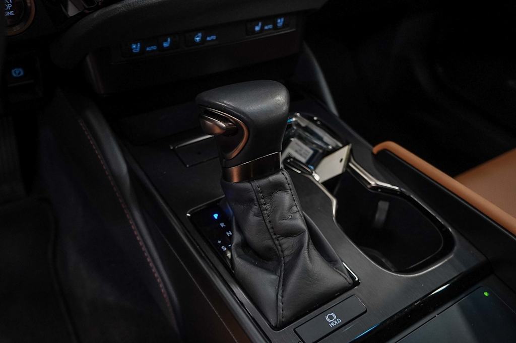 Thumbnail: 2025 Lexus ES - 13
