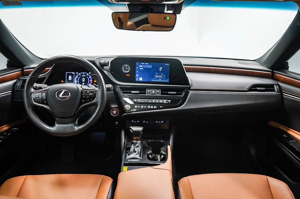 Thumbnail: 2025 Lexus ES - 2