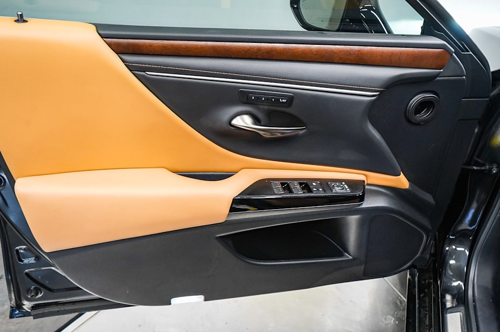 Thumbnail: 2025 Lexus ES - 25