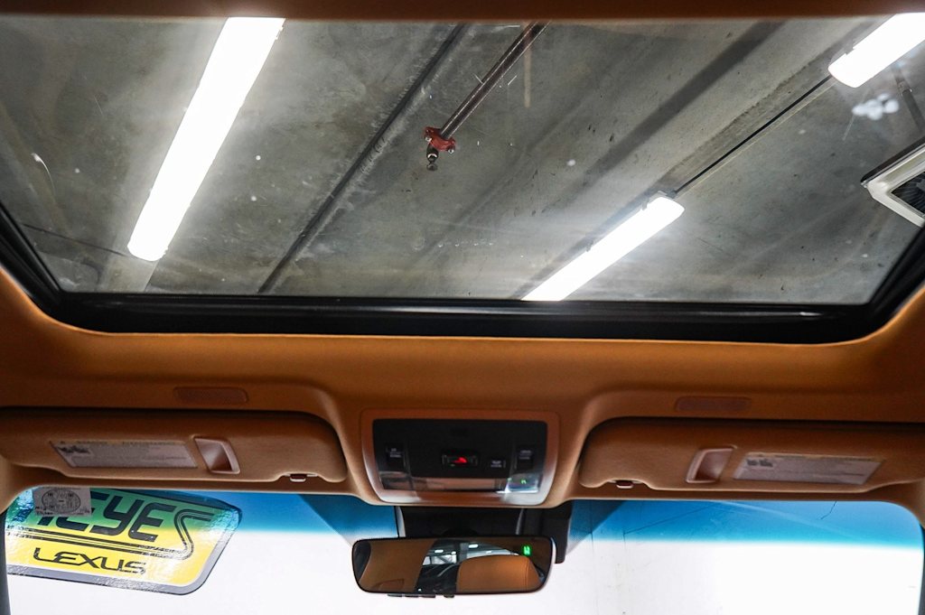 Thumbnail: 2025 Lexus ES - 23