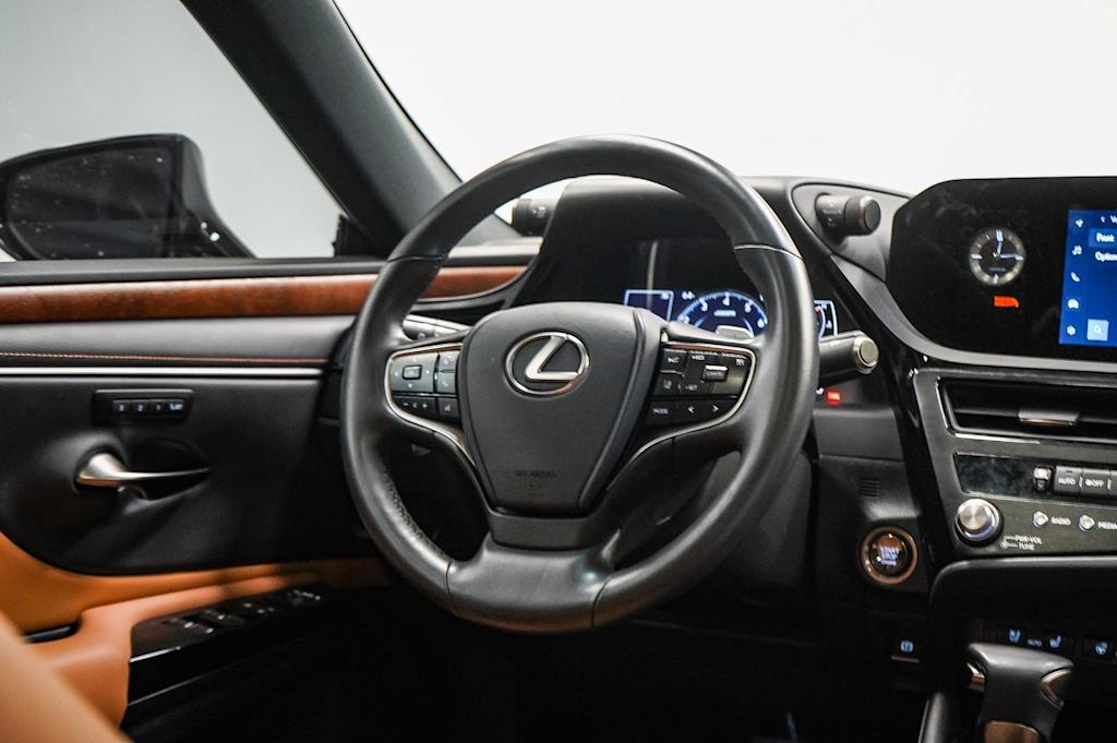 Thumbnail: 2025 Lexus ES - 13