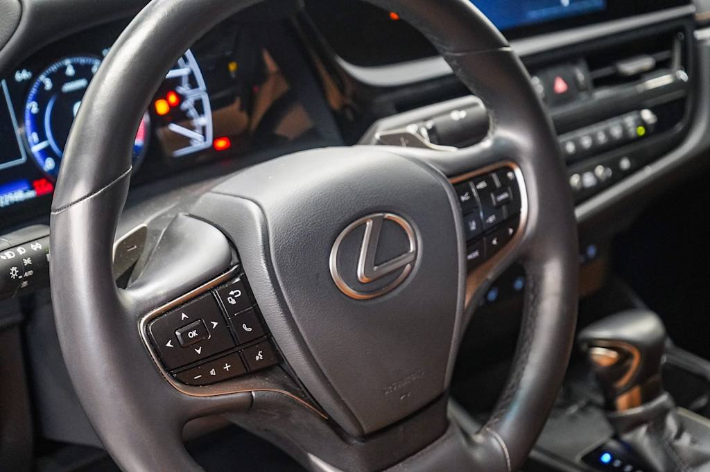 Thumbnail: 2025 Lexus ES - 24