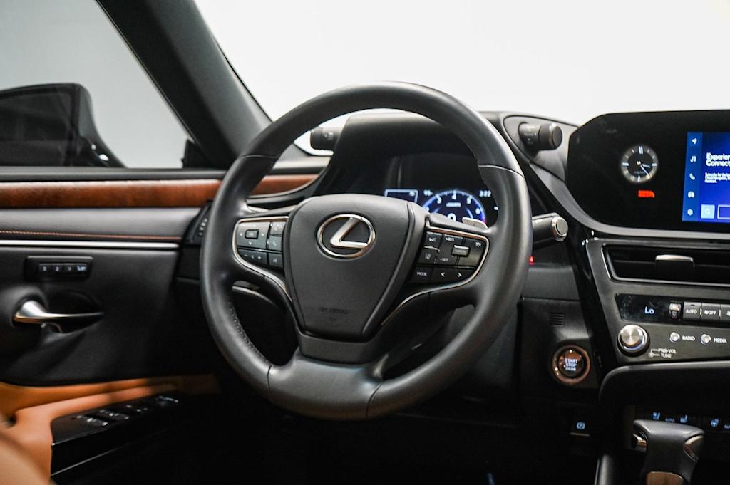 Thumbnail: 2025 Lexus ES - 13
