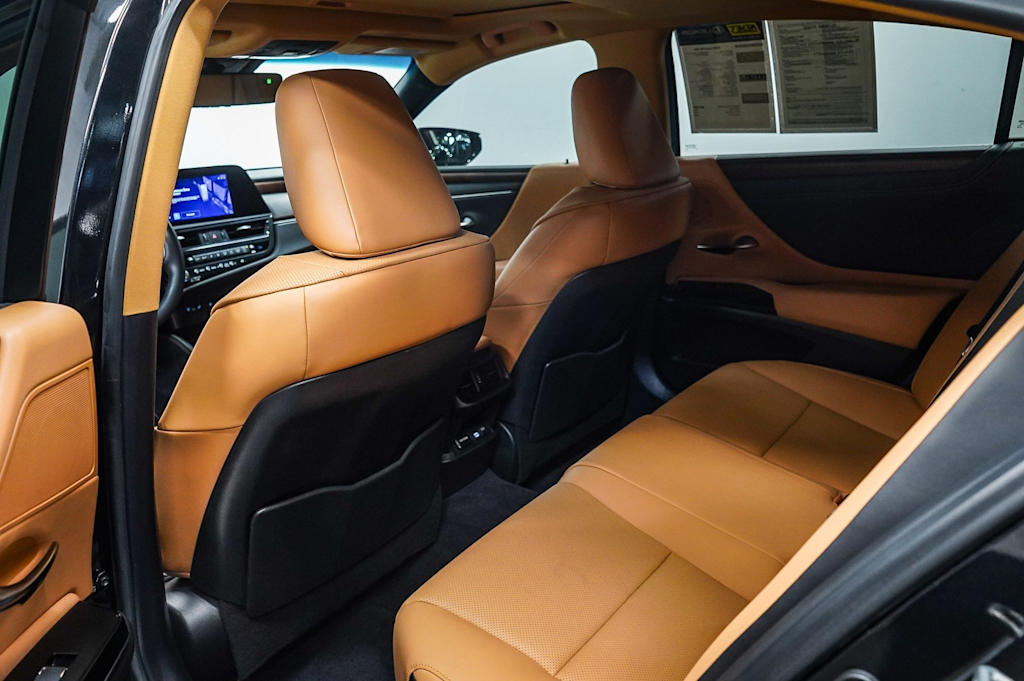 Thumbnail: 2025 Lexus ES - 12