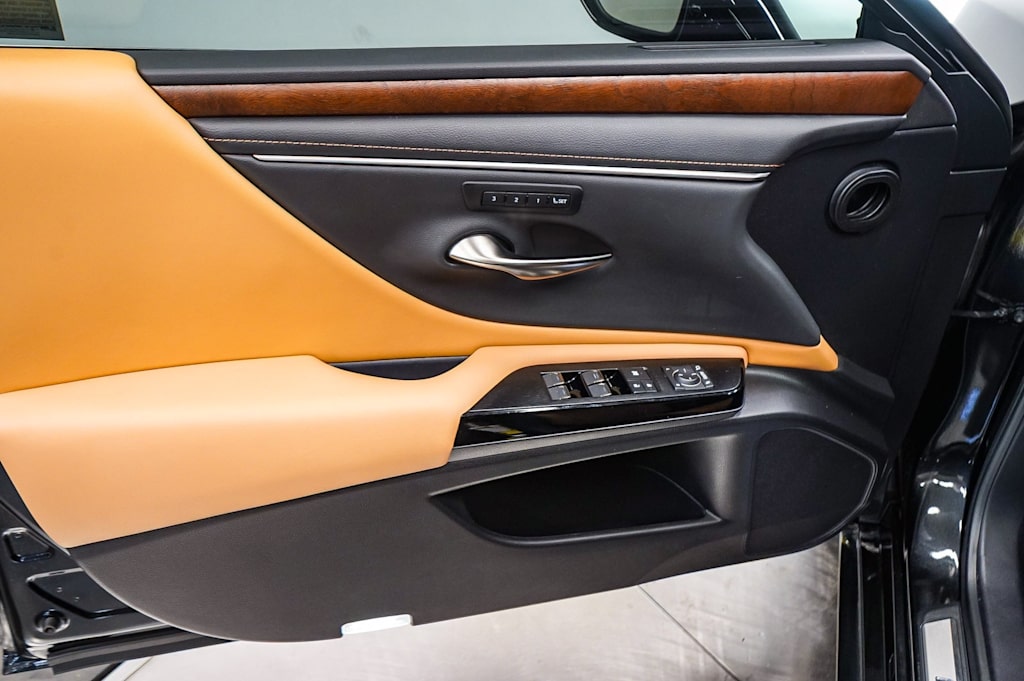 Thumbnail: 2025 Lexus ES - 26