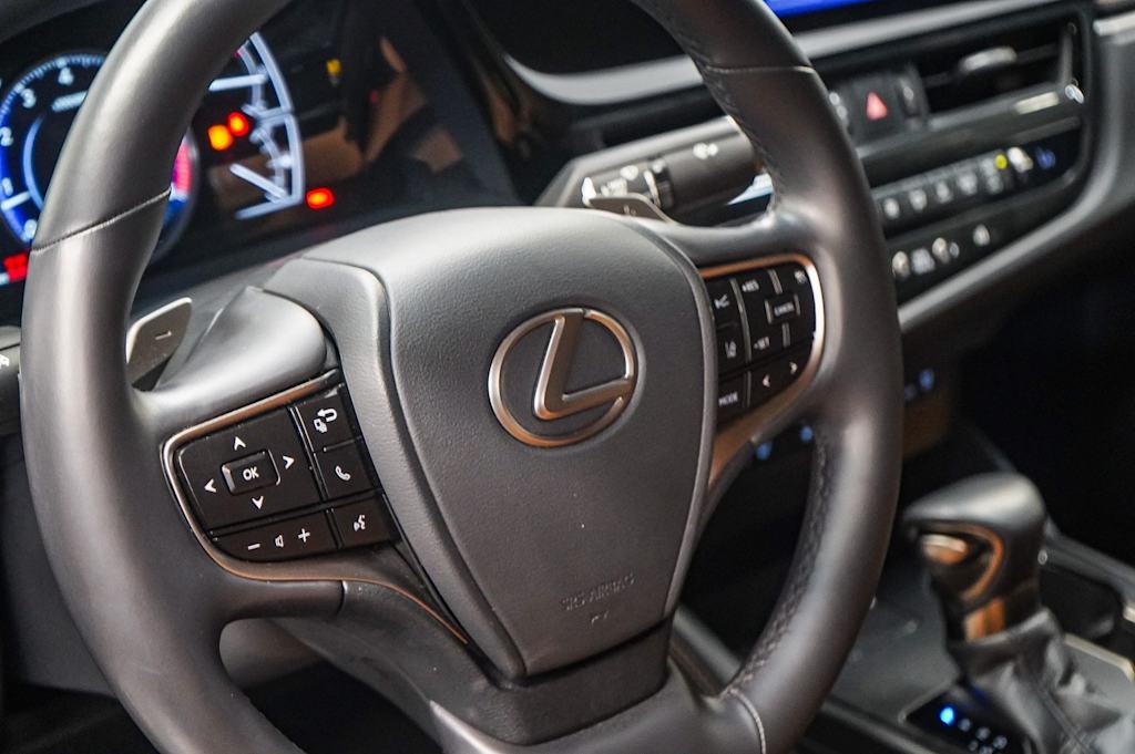 Thumbnail: 2025 Lexus ES - 25