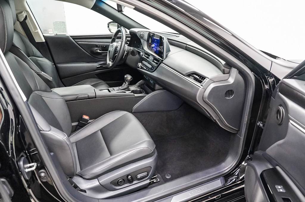 Thumbnail: 2024 Lexus ES - 9