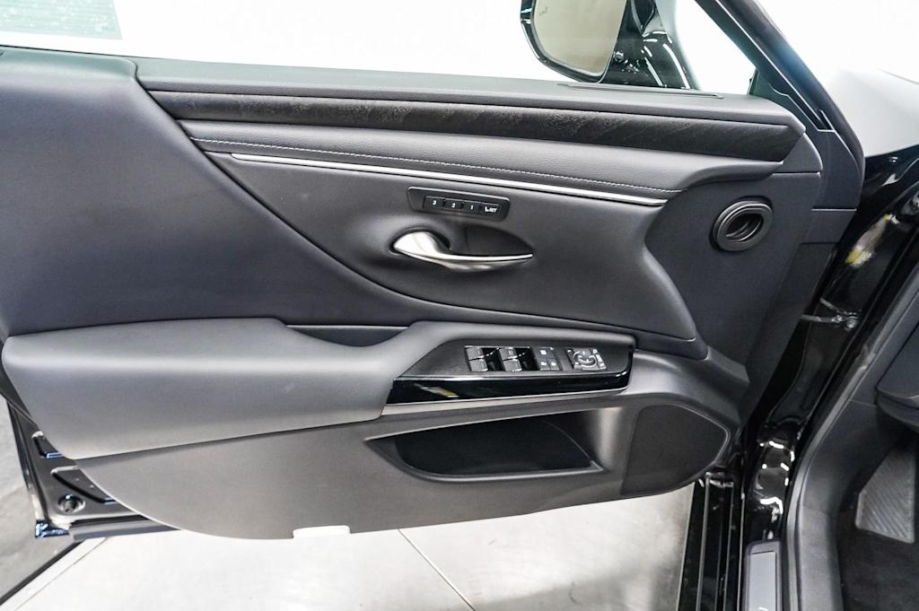 Thumbnail: 2024 Lexus ES - 26