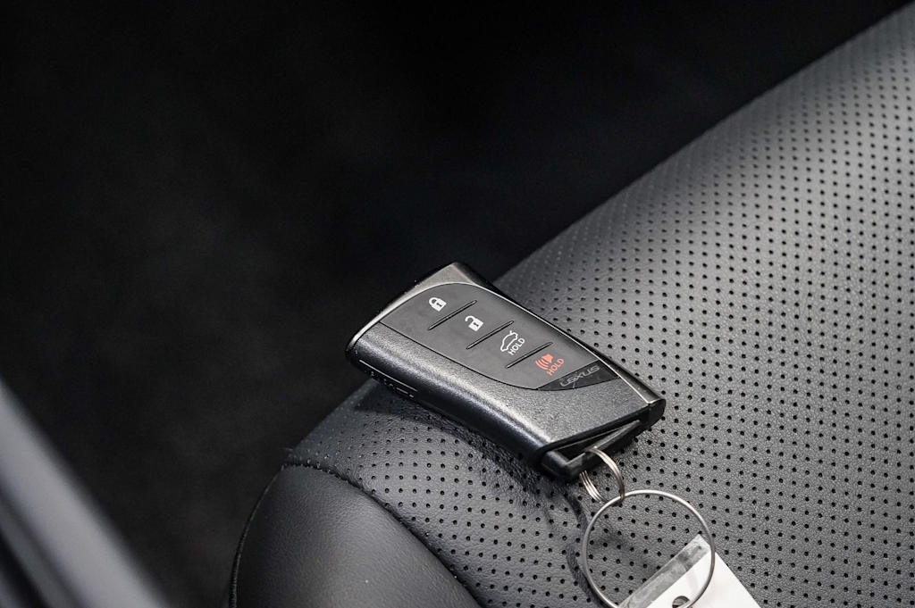 Thumbnail: 2024 Lexus ES - 17