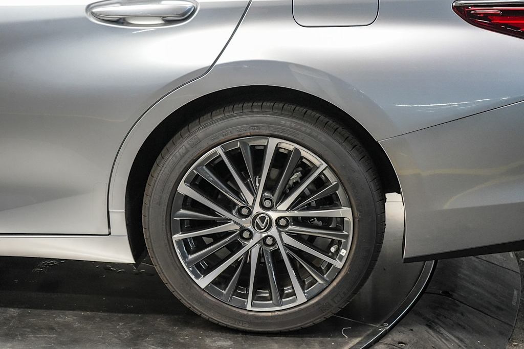 Thumbnail: 2024 Lexus ES - 23