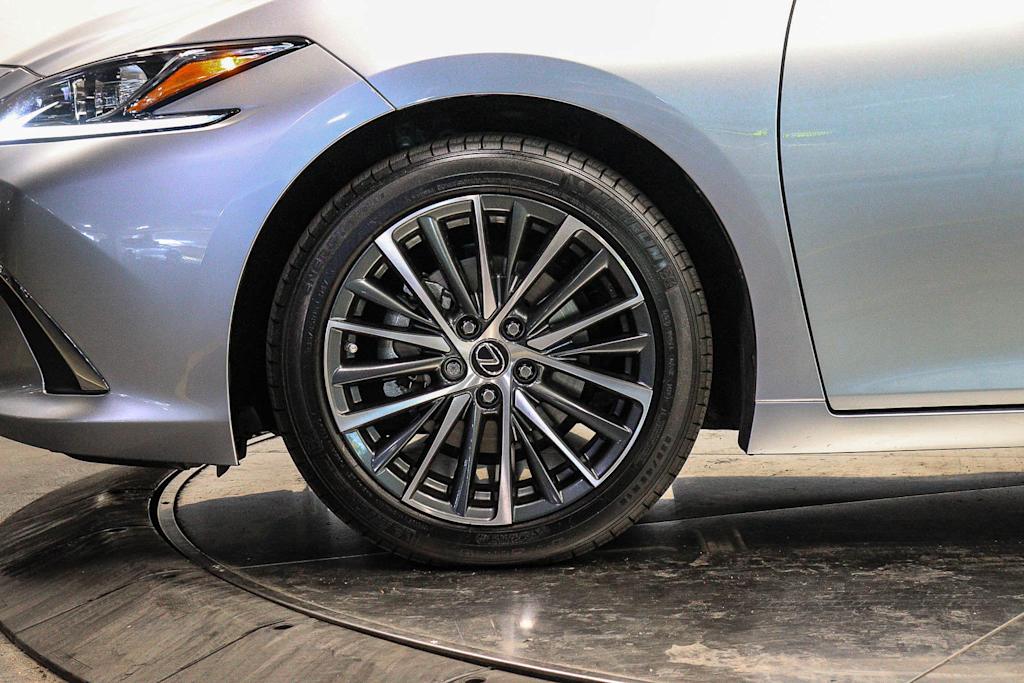 Thumbnail: 2025 Lexus ES - 6