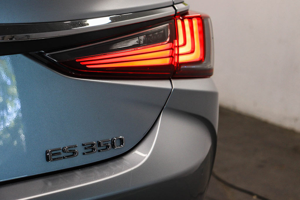 Thumbnail: 2025 Lexus ES - 23