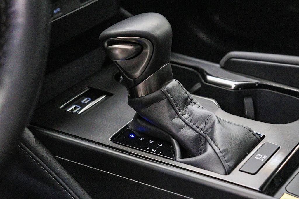 Thumbnail: 2025 Lexus ES - 15