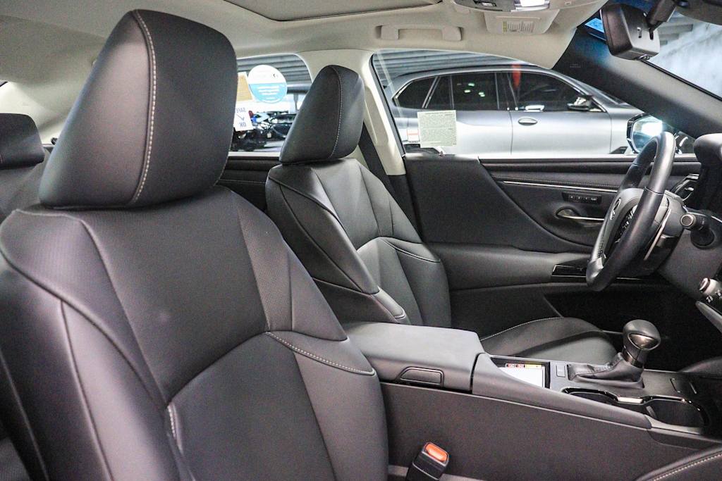 Thumbnail: 2025 Lexus ES - 10